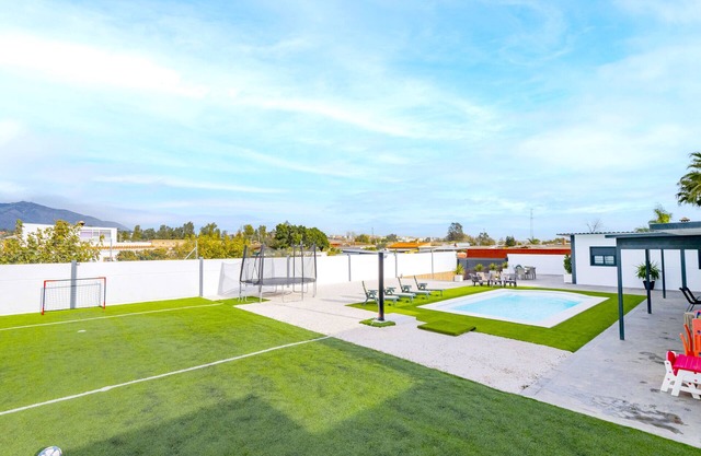 Cubo's Casa Soles & Football field / terrain de football / piscine privée / wifi gratuit