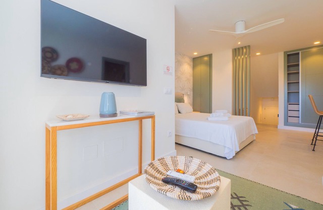 Cubo's Estudio Cabopino Port & Parking / proche de la plage / wifi gratuit / piscine communautaire