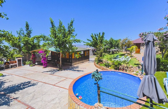 Cubo's Finca La Rosa del Zangano / Rural / piscine / barbecue / WIFI