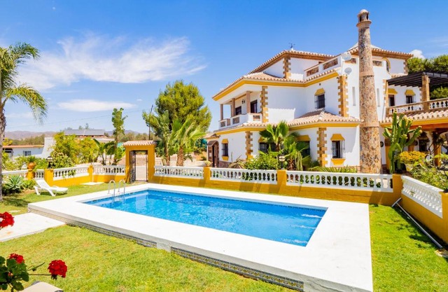 Cubo's Villa Fina & Minigolf included