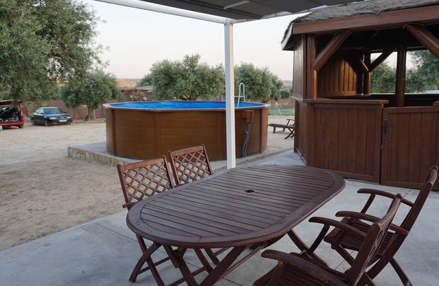 Cuchifarm accommodation near Warner Bros.