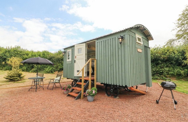 CUCKOO'S NEST, romantic, character holiday cottage in South Molton