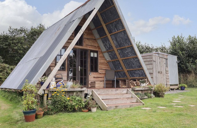 Cuddfan Eco Lodge, KIDWELLY