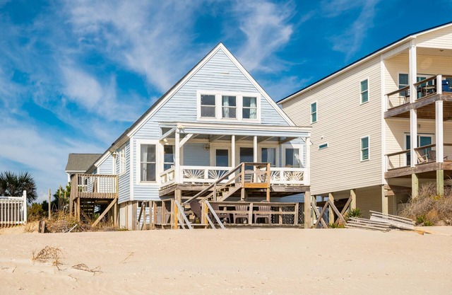 Cuddlefish: Oceanfront Home with Beautiful Sunset Views