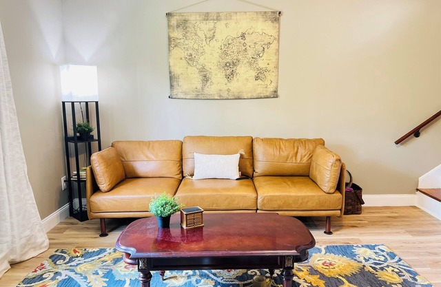 Culinary Kitchen, 65” Tv, Pet friendly, WiFi, Quiet, Convenient, CoveredParking