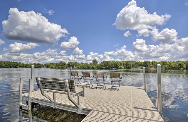 'Cumberland Retreat' w/ Lakefront Yard & Dock