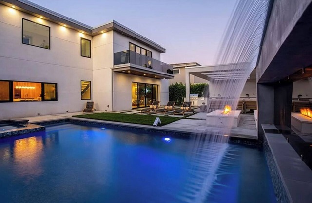 Cumpston Oasis - Modern 2-Story Estate with Pool, Spa and Waterfall