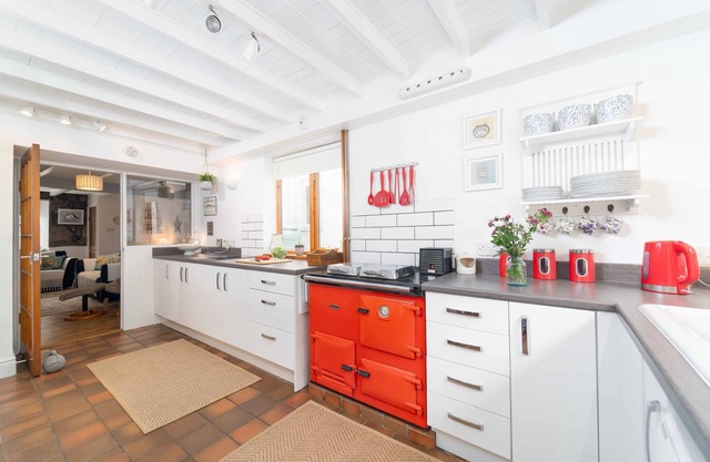 Curlew Cottage – Sleeps 4 – Garden – Dog Friendly
