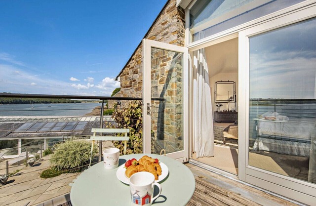 Curlew Waterside Retreat