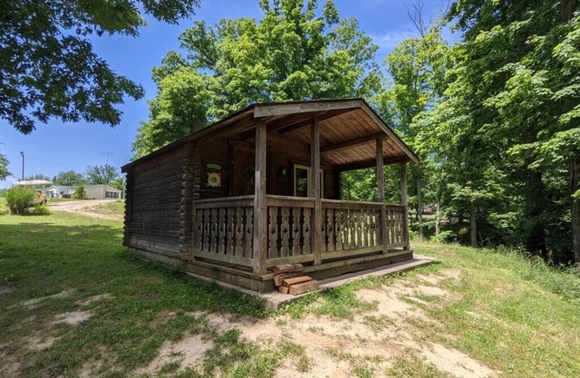 Cabine-lit 3, pas de salle de bain, accès au pavillon de douche