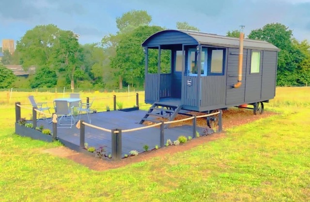 Curly Cow is a marvellous shepherd’s hut that sleeps up to four people.