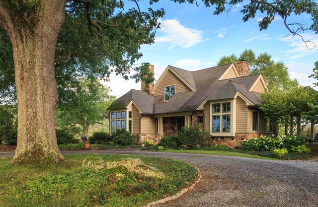 Maison sur mesure sur une ferme de 165 acres avec accès privé à la rivière Cowpasture