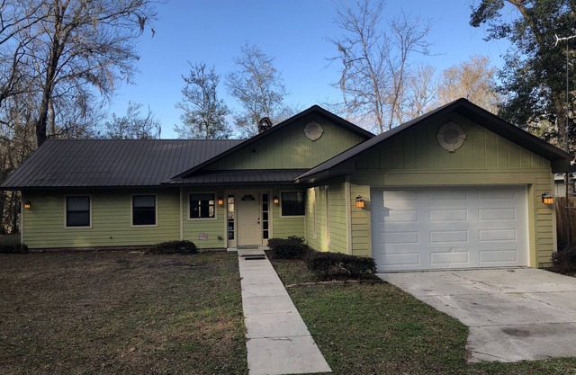 Custom Built Home steps from the Santa Fe River