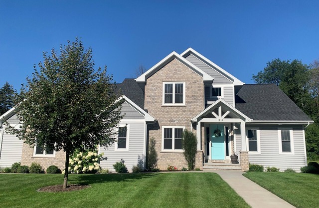 Custom Built Showcase Home near Lambeau!