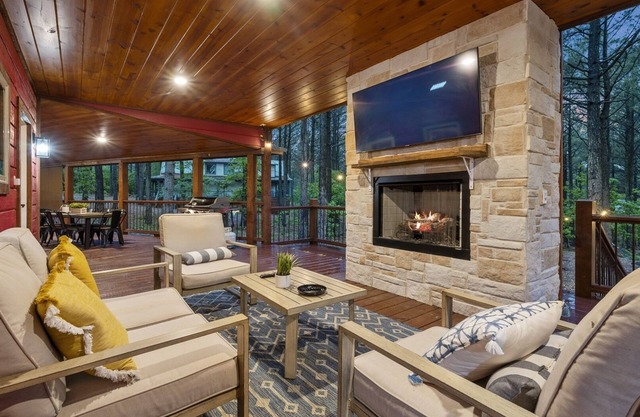 Custom Escape Perfect for Unforgettable Getaways w/ Hot Tub, Firepit, & Games