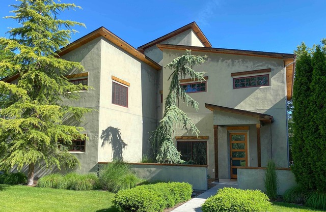 Custom Home - Promenade au centre-ville de Boise, à dos de chameau