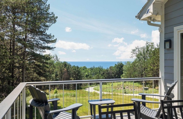 Nouvelle maison personnalisée à Arcadia Golf, LK MI Vues