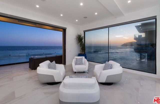 Custom Malibu Beach House sur la plage privée
