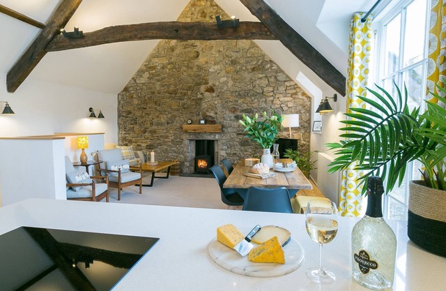 Custom Mews - a near a pub that sleeps 4 guests in 2 bedrooms