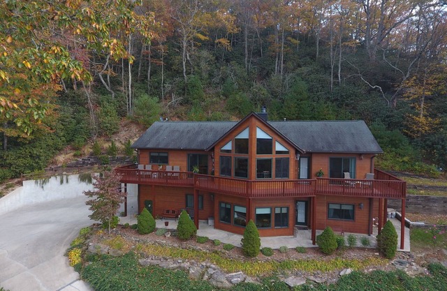 Maison personnalisée à flanc de montagne - toute l'année avec vue sur la montagne - Emplacement idéal