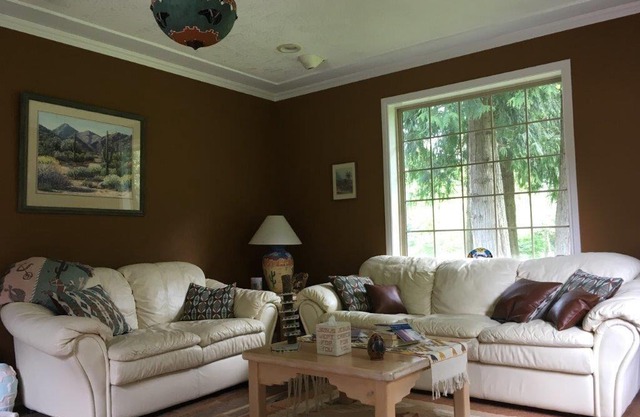 Custom rural home. Pet friendly. Home office with remote working possibility.