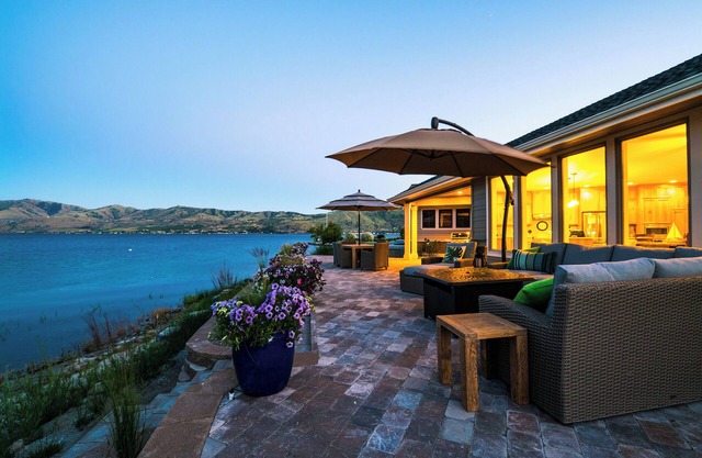 Belle 4 chambres, 4 salles de bain, Accueil personnalisé Front Lake Water Chelan Waterfront - promenade dans le lac et cale de bateau