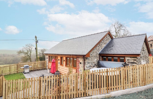 Cut Moch, Granges Plas Moelfre Hall, LLANRHAEADR-YM-MOCHNANT