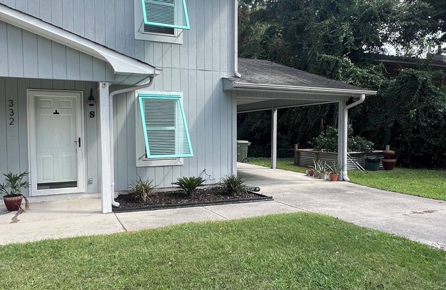 Cute 2-bedroom home in Emerald Isle w/ free beach parking, golf cart included.