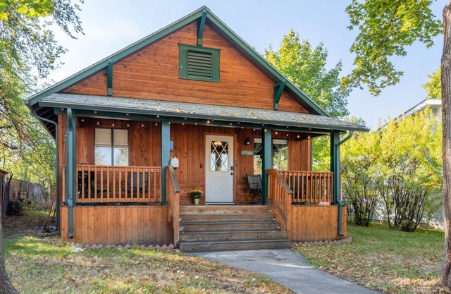 Cute 2 bedroom house centrally located in Missoula, easy access to everything.