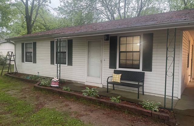 Cute 3 bedroom 1 bath on quiet street in Martin,Tn and pet friendly