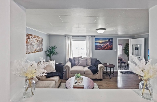 Cute and Comfortable, pet-friendly, close to everything.