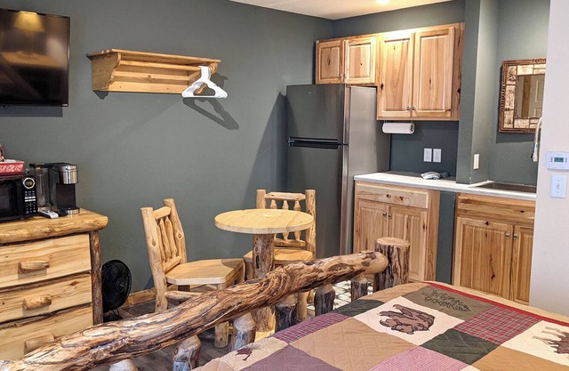 Cute and Economical Studio with King Bed