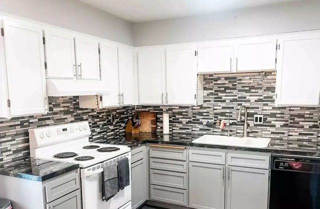 Cute and Updated Downtown Duplex