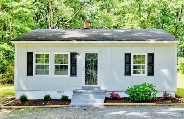 Cute Bungalow in Hillsborough