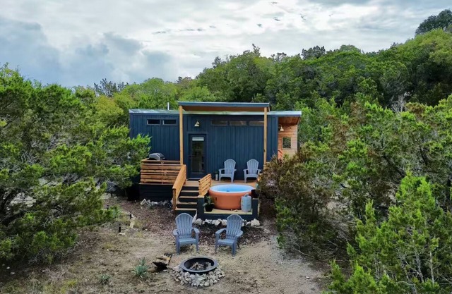 The Hideaway - with views, hot tub-pool, deck, grill - near Waco, TX