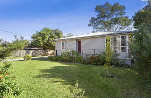 Cute Coastal Cottage with golf views, walking distance to town or beach
