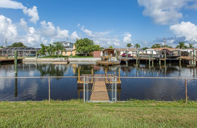 Cute & Comfy 2 BR- Waterfront Home!