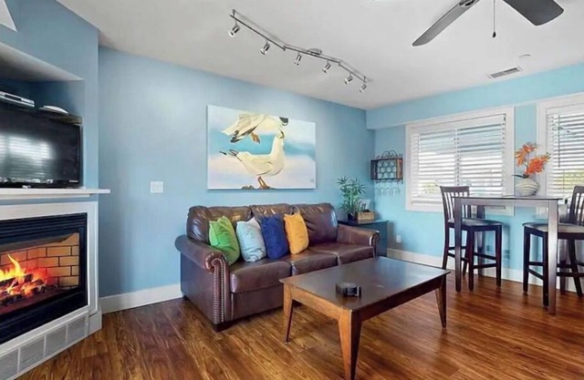 Cute condo with pool ideal for spring and summer fun