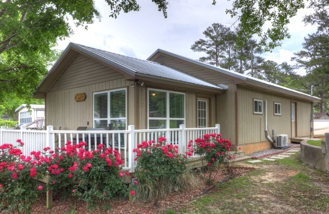 Lake Martin Waterfront: Accès à la rampe de mise à l'eau et au parcours de golf!