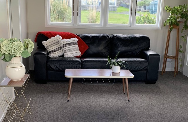 Cute Cottage Overlooking the Northern Wairoa River. Uninterrupted Views