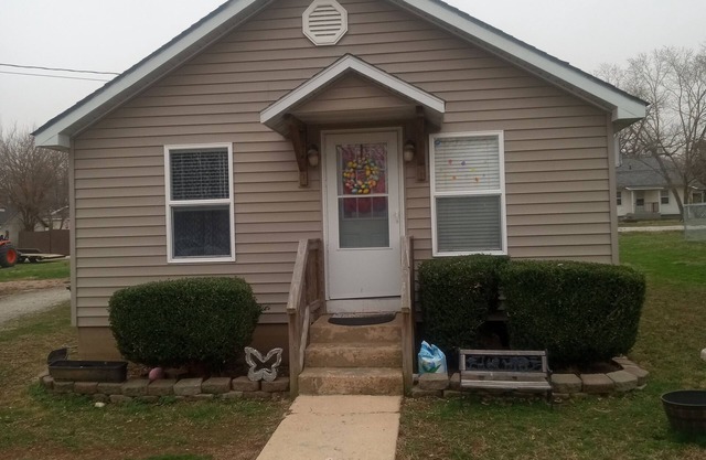 Cute & Cozy 2-bedroom house in wonderful West Plains