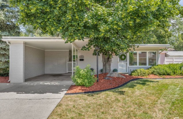 Cute, Cozy Home Minutes from Skiing & Hiking