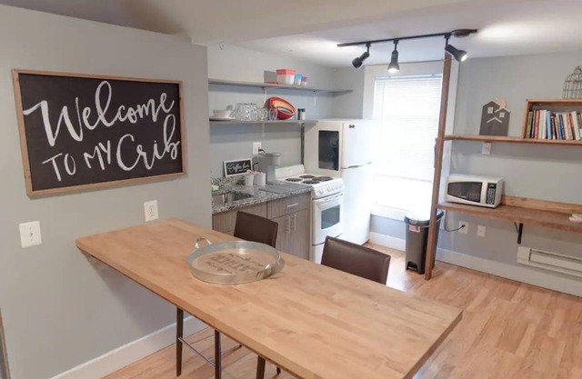 Cute & Cozy North End Studio
