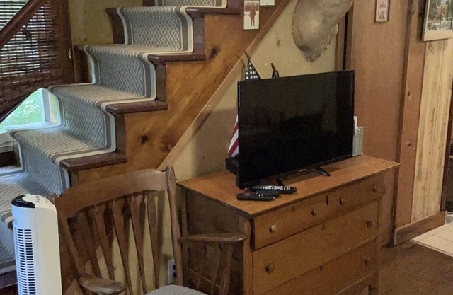 Cute historic cabin in the Poconos that is Dog Friendly only!