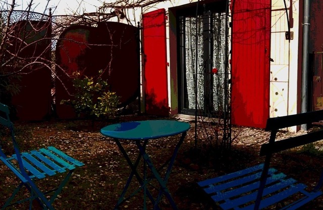 Chambre provencale indépendante avec terrasse clôturée et séjour conforme PMR