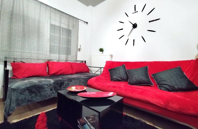 Cute & luxury suite with patio, just few steps away from beach , nearby Delphi