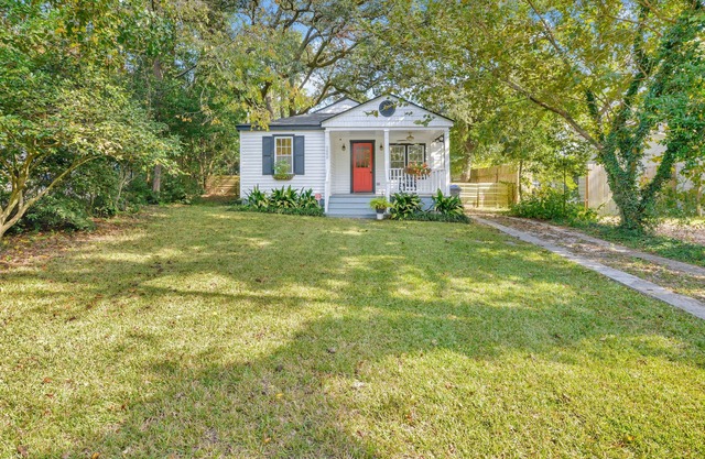 Cute Park Circle Cottage- Walk to restaurants/bars