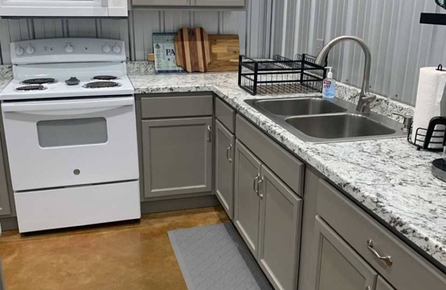 Cute Studio Apartment Near Beautiful Kentucky Lake!