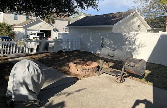 Cute Townhome close to Old-Town Bluffton and Hilton Head Beaches.