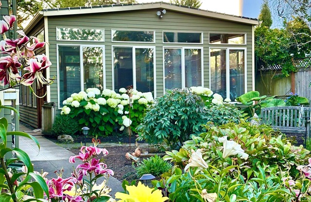 Linda West Seattle Cottage